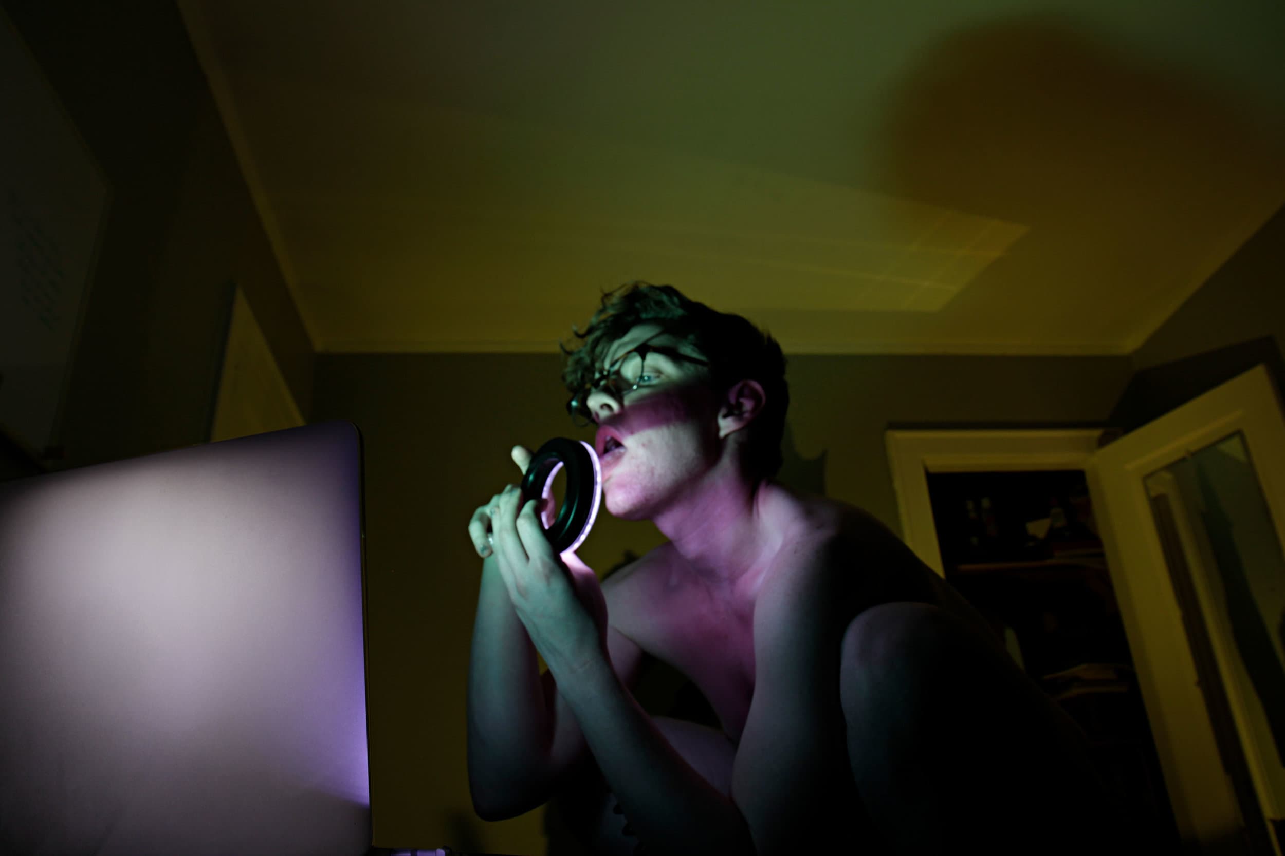 Tongue on Ring Light